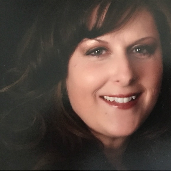 Meet your Posher, Lynn - Picture 2 of 2